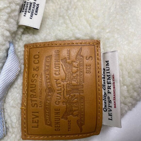 Levis Strauss White Star Studded Cotton Faux Fur Lined Denim Jacket Wome… - Picture 13 of 15